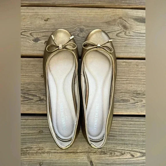 KENNETH COLE NY Bronze Accent Bow Flat Slip On Leather Pumps Sz 8 - Picture 1 of 13